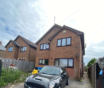 Modern Living - Large Stylish Double En-Suite Rooms Room 2 - Photo 6