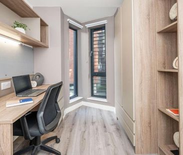 1 bedroom in a flat share to rent - Photo 2