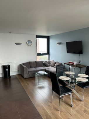 Room in a Shared Flat, Neutron Tower, E14 - Photo 1