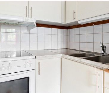 Nykarlebygatan, Kista - Photo 2