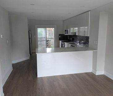 For Lease - 110 BEACH Road, Hamilton, Ontario - Photo 1