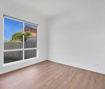 Brand New 2 Bedroom Flat With Private Garden! - Photo 2