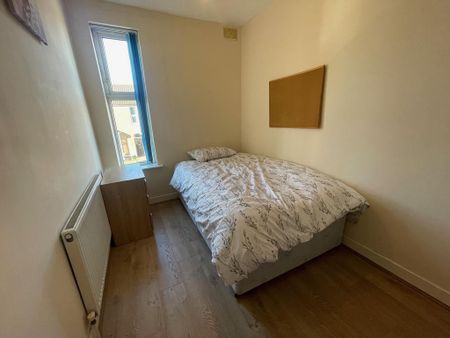 1 bedroom in a house share to rent - Photo 4
