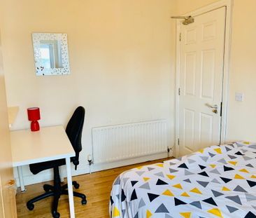 Room 6, 31 Sandhurst Drive, Stranmillis, Belfast, BT9 5AY - Photo 5