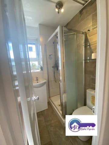 1 bedroom in a flat share to rent - Photo 3