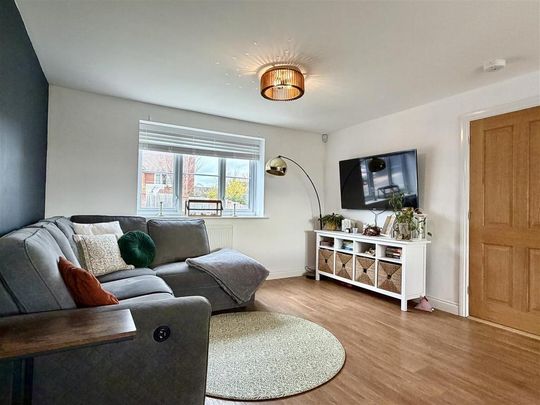 4 bedroom detached house to rent - Photo 1