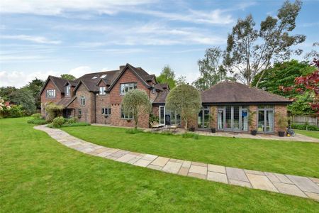 6 bedroom detached house to rent - Photo 5