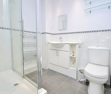 Flat to rent - Sparkes Close, Bromley, BR2 - Photo 6