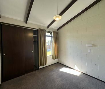 Tastefully renovated throughout and close to the beach! - Photo 1