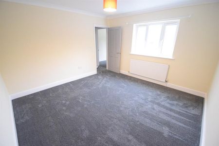 5 bedroom detached house to rent - Photo 4