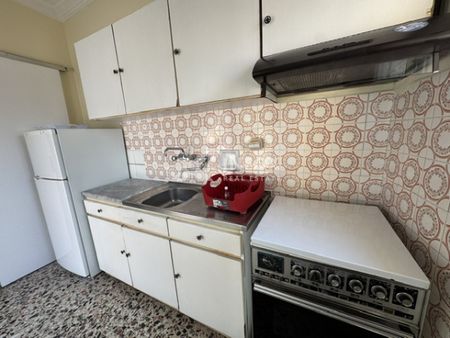 Καβάλα, Κέντρο. Γκαρσονιέρα 40τ.μ. στον 3ο Όροφο Πολυκατοικίας ΧΩΡΙΣ ΑΣΑΝΣΕΡ διατίθεται προς Ενοικίαση - Photo 2