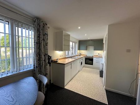 28 Strathearn Court, Holywood, BT18 9NR - Photo 3