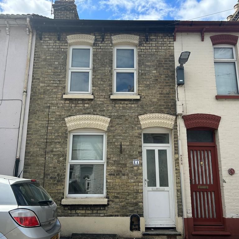 2 bedroom terraced house to rent - Photo 1
