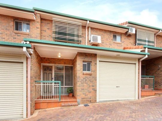 6/29 Halstead Street, Coorparoo QLD 4151 - Townhouse For Rent | Domain - Photo 1