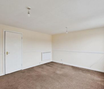 2 bedroom Flat To Let - Photo 2