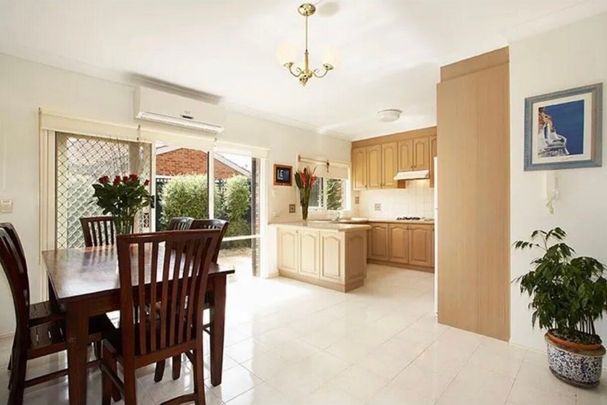 Caulfield North - Photo 1