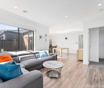 Stylish Family Home in Craigieburn's Highlands - Photo 4