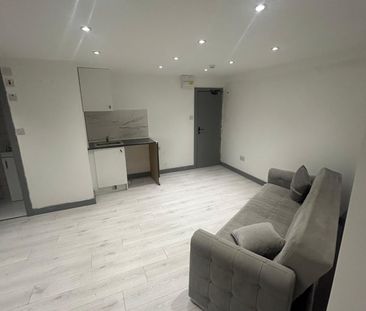 Studio Flat, Howson Road, SE4 - Photo 1