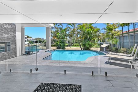 44 Rudd Street, Broadbeach Waters QLD 4218 - House For Rent | Domain - Photo 2