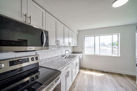 For Lease - 2012 Sheppard Avenue Unit# TH102, Toronto, Ontario - Photo 5