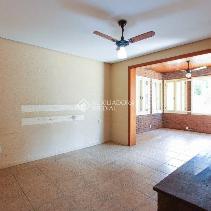 Casa com 5 quartos e 410m² para alugar em Tristeza, Porto Alegre. - Foto 1