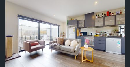 Sleek, Spacious & Convenient - Photo 2