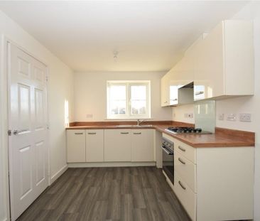 3 bedroom end of terrace house to rent - Photo 2