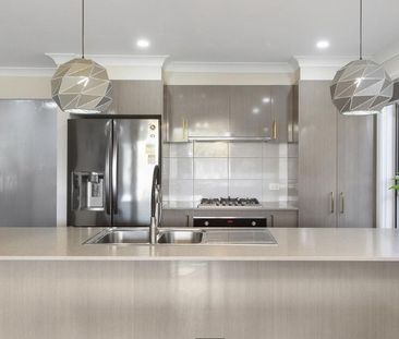 Stylish Family Living in Leppington - Photo 6