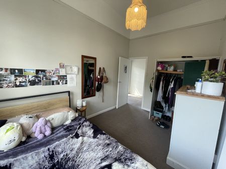 3 Bedrooms, 1 Bathroom - Photo 3