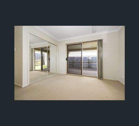 35 Lakes Entrance Drive, Springfield Lakes, Qld 4300 - Photo 4