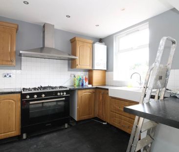 3 bedroom semi-detached house to rent - Photo 6