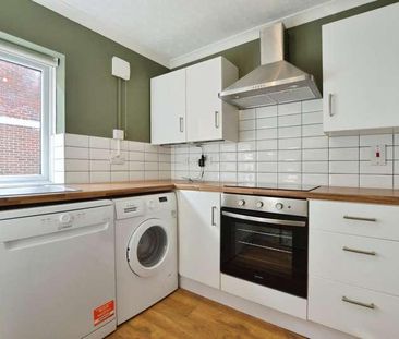 Fosse Way, West Byfleet, Surrey, KT14 - Photo 5