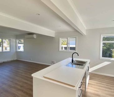 Sunny Family Home in Popular Location - Photo 3