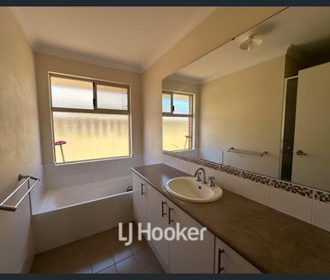 4 x 2 in Dalyellup with ducted air throughout - Photo 3