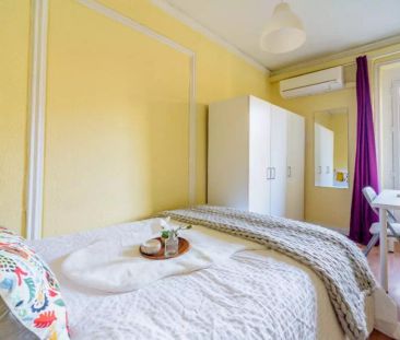 Room in a shared 15-bedroom apartment for rent in Recoletos - Foto 5