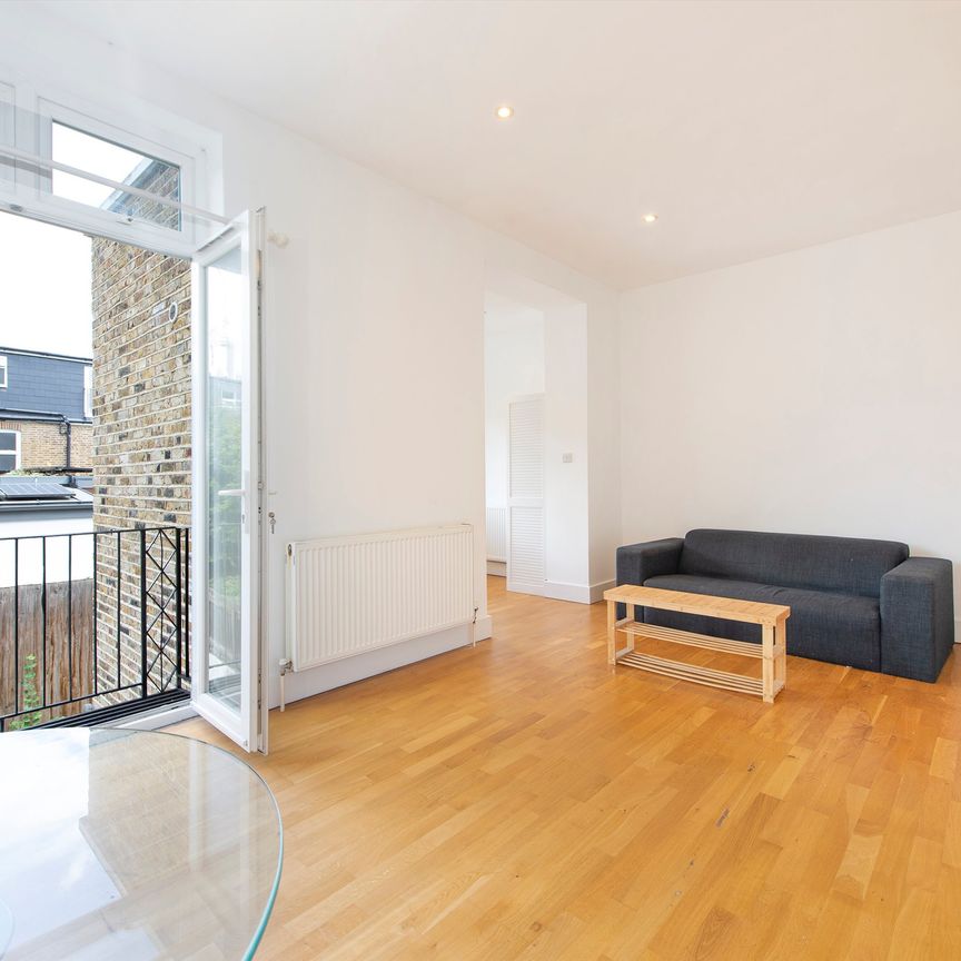 Loftus Road, W12, London - Photo 1