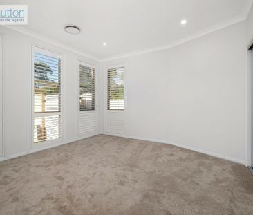 Modern Dulpex With Double Garage - Photo 2