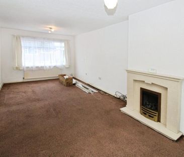 4 bedroom semi-detached house to rent - Photo 2