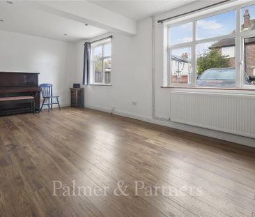 3 bedroom semi-detached house to rent - Photo 2