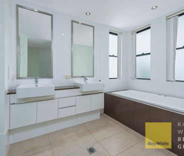 65 Sickle Avenue, Hope Island QLD 4212 - House For Rent | Domain - Photo 6