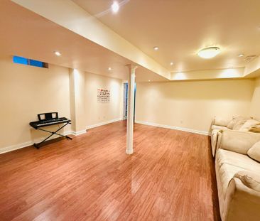 For Lease - 137 Laramie Crescent, Vaughan, Ontario - Photo 2