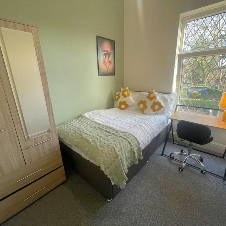 1 bedroom in a house share to rent - Photo 1