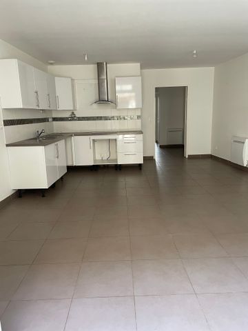 Location Appartement 3 pièces 80m² - Photo 2