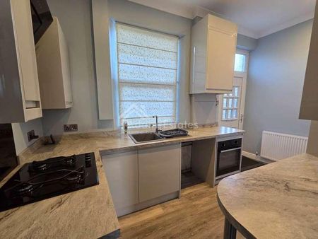 Healey Lane, Batley, WF17 - Photo 5