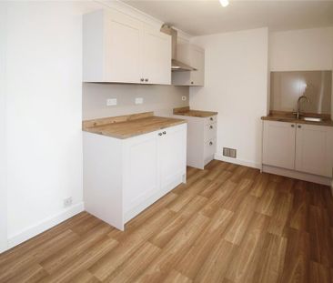 2 bedroom semi-detached house to rent - Photo 4