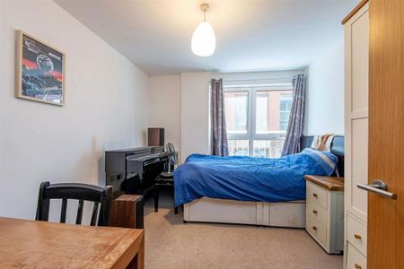 3 bedroom flat to rent - Photo 2