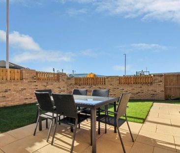 4 bedroom flat to rent - Photo 5