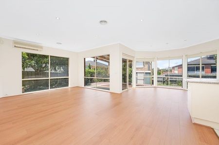 11 Lockens Avenue, Glen Waverley - Photo 5