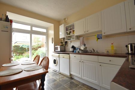 4 bedroom terraced house to rent - Photo 4