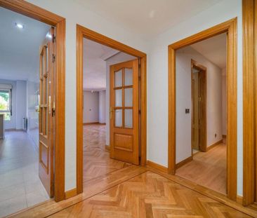 3 room luxury Flat for rent in Pozuelo de Alarcón, Spain - Photo 2